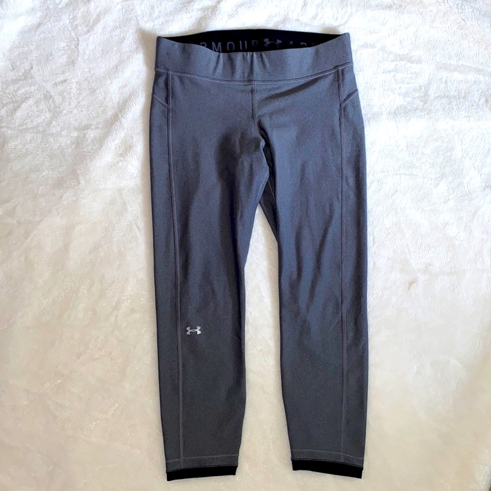 Under Armour, women’s compression cropped leggings size LG